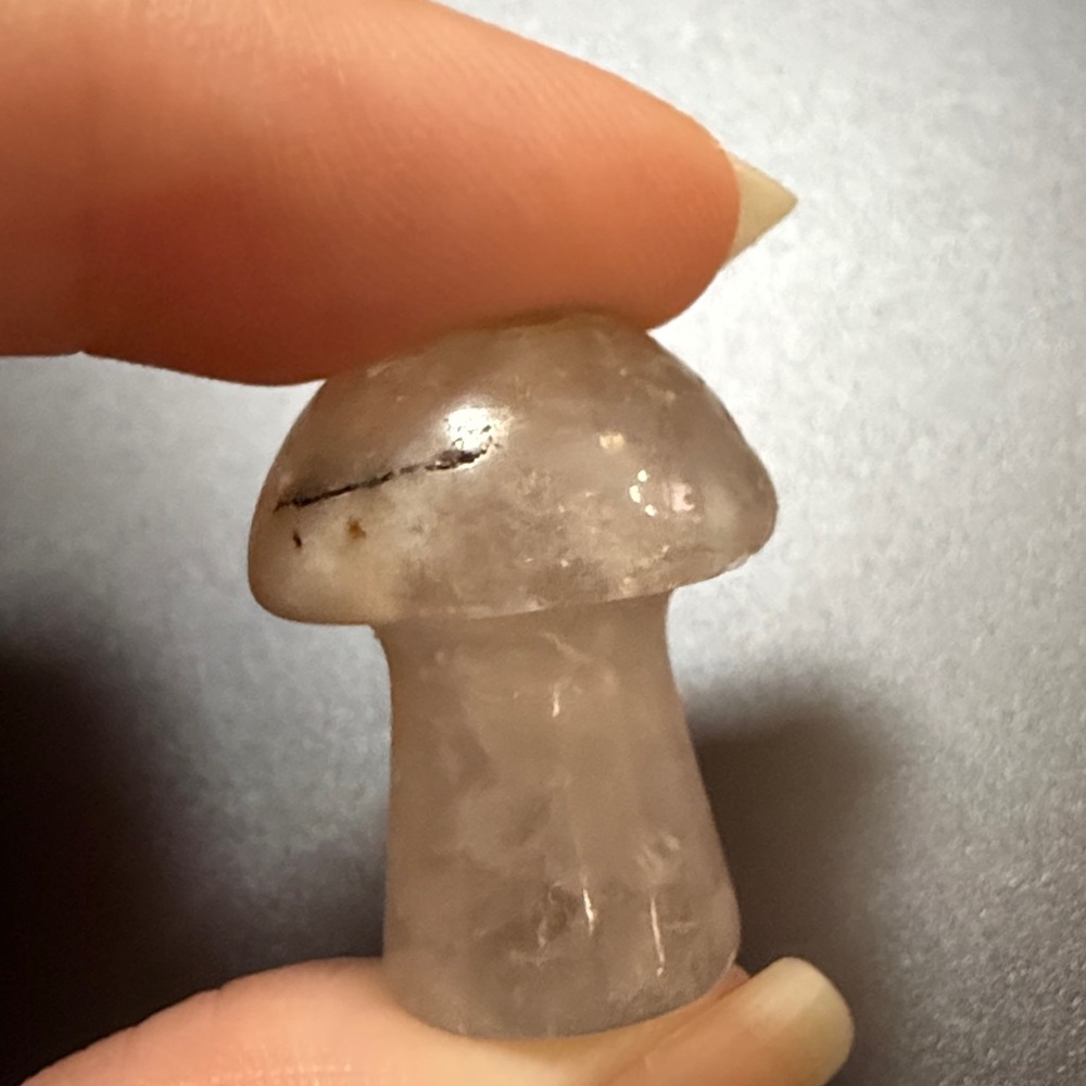 Mini Mushroom Quartz - Picture 3 of 4